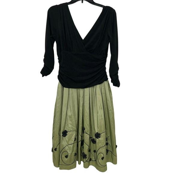 J.R. Nites by Carol Lin Dresses & Skirts - J.R. Nites Vintage 90s Black & Green Floral Embroidered Ruched Bodice Dress 12